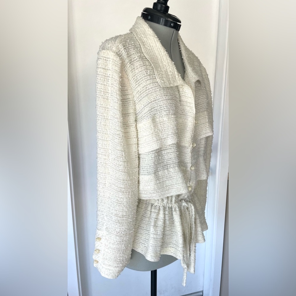>SOLD< CHANEL Lightweight blousy blazer, gathered waist, camellia buttons, CC, - Picture 3 of 16